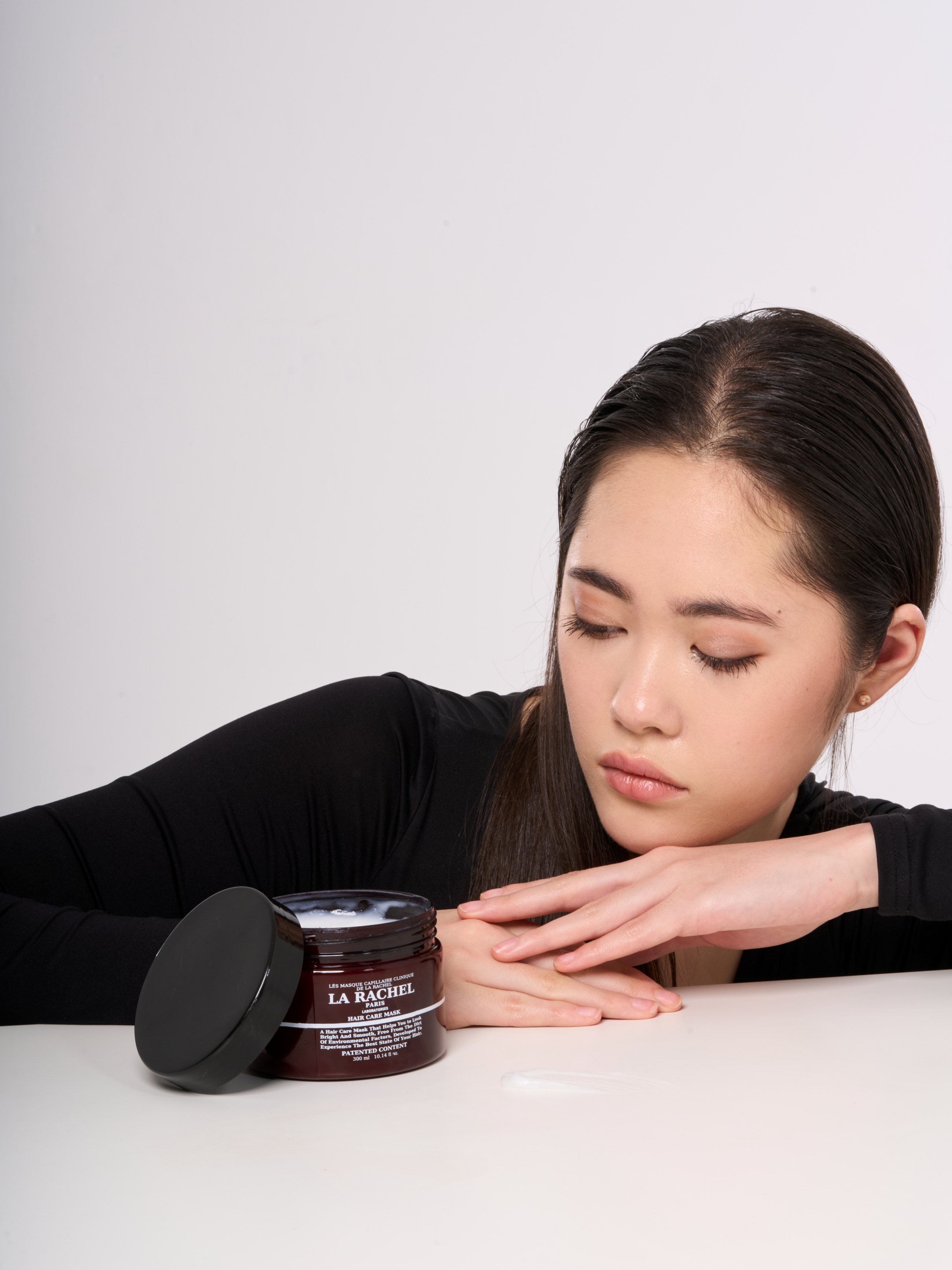 Saçlarınızın yumuşak, ipeksi ve kolay şekillendirilebilir halini yaşamaya hazır mısınız? La Rachel-Paris Saç Bakım Maskesi, kuru, hasarlı veya sadece derinlemesine bakıma ihtiyaç duyan saçlarınız için mükemmel çözümü sunuyor.