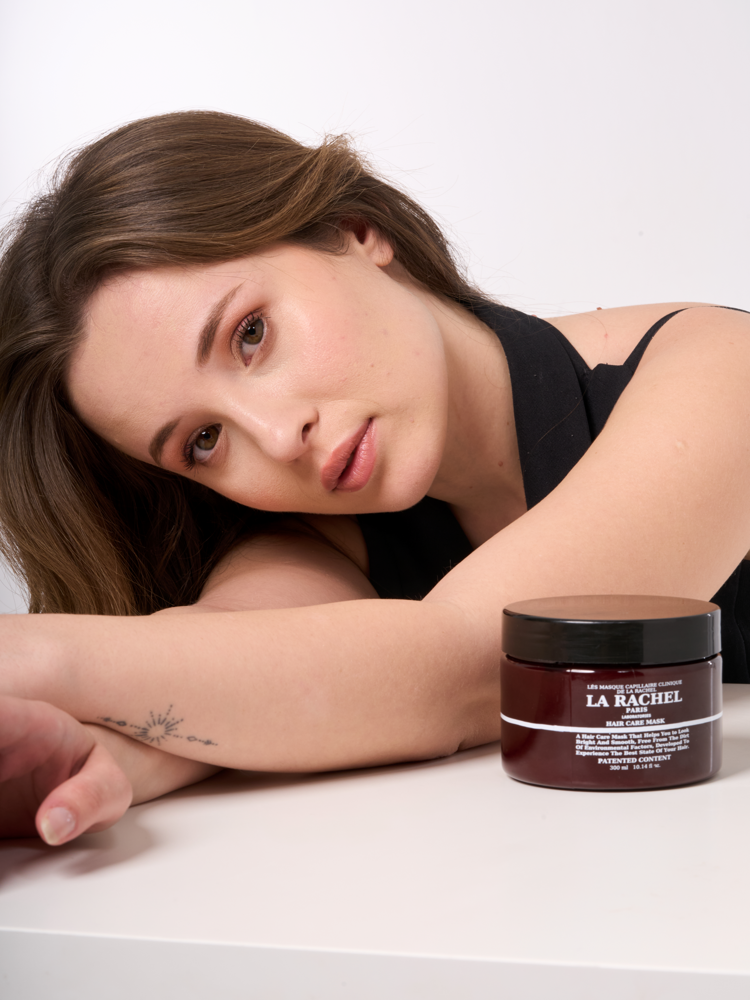 Saçlarınızın yumuşak, ipeksi ve kolay şekillendirilebilir halini yaşamaya hazır mısınız? La Rachel-Paris Saç Bakım Maskesi, kuru, hasarlı veya sadece derinlemesine bakıma ihtiyaç duyan saçlarınız için mükemmel çözümü sunuyor.