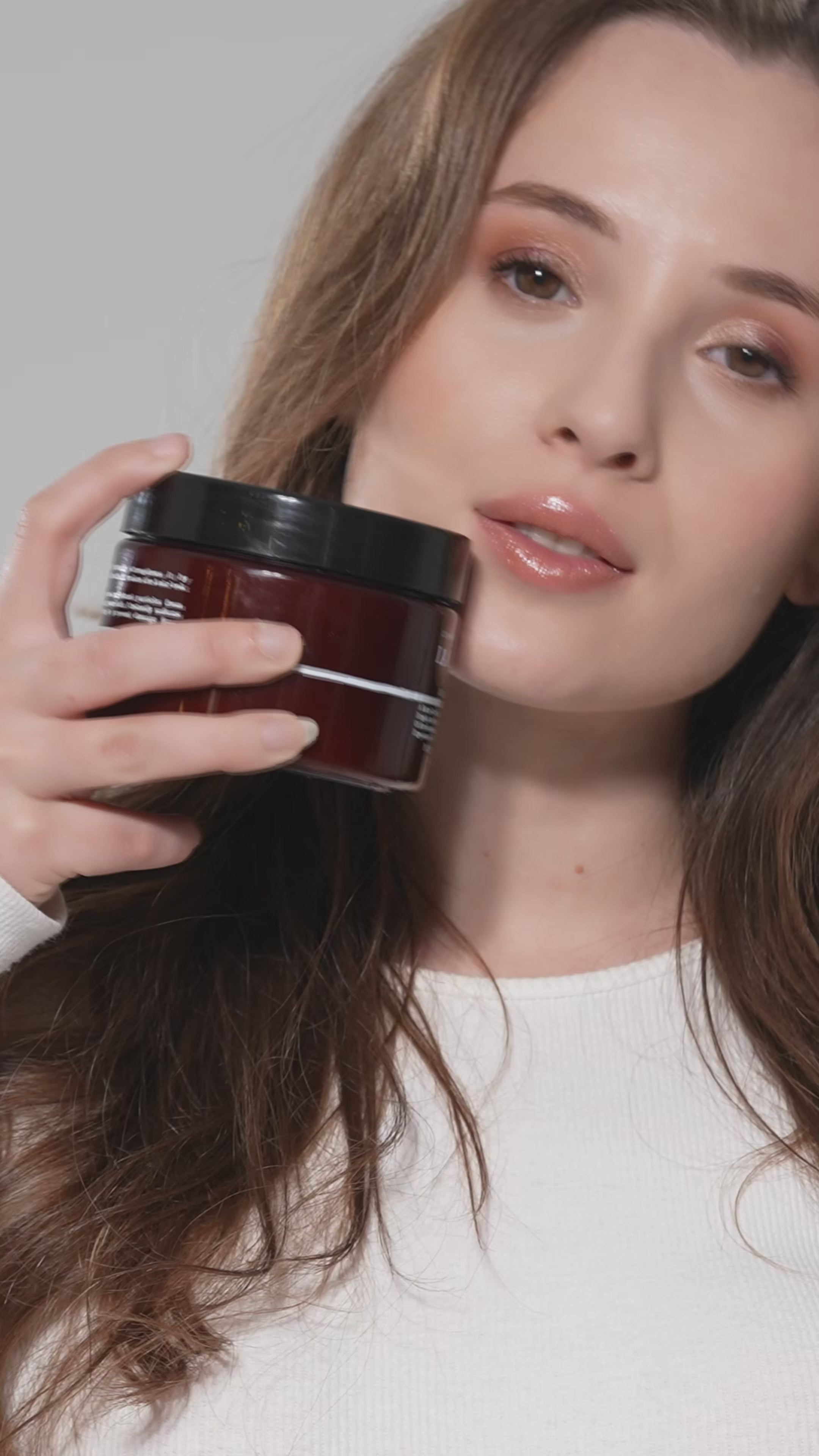 Saçlarınızın yumuşak, ipeksi ve kolay şekillendirilebilir halini yaşamaya hazır mısınız? La Rachel-Paris Saç Bakım Maskesi, kuru, hasarlı veya sadece derinlemesine bakıma ihtiyaç duyan saçlarınız için mükemmel çözümü sunuyor.