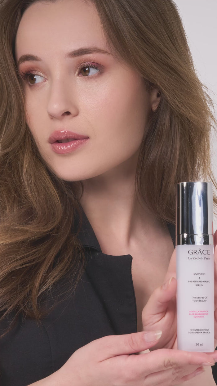 Soothing Barrier Repairing Serum , cildinizin ihtiyaç duyduğu kapsamlı bakım için özel olarak formüle edilmiştir. Bu serum, cildi yatıştırmak, cilt bariyerini onarmak ve nemlendirmek için bilimsel olarak kanıtlanmış aktif bileşenler içerir.